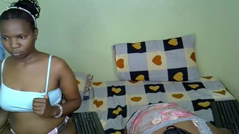 Snapshot of mama_pussie chatting on February 13, 12:34 pm mama_pussie online show from February 13, 12:34 pm