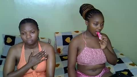 Snapshot of mama_pussie chatting on February 15, 1:24 am mama_pussie online show from February 15, 1:24 am