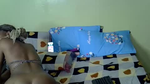 Snapshot of mama_pussie chatting on February 17, 9:10 pm mama_pussie online show from February 17, 9:10 pm