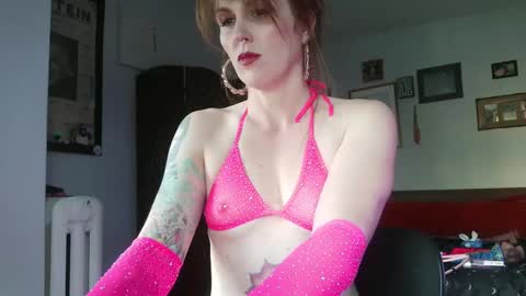 mamafoxxx911 online show from October 3, 9:45 pm