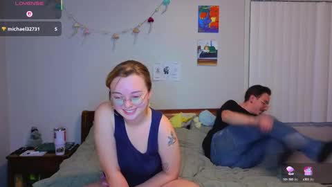 Snapshot of mamiclouds chatting on October 6, 2:09 am MamiCloudz online show from October 6, 2:09 am