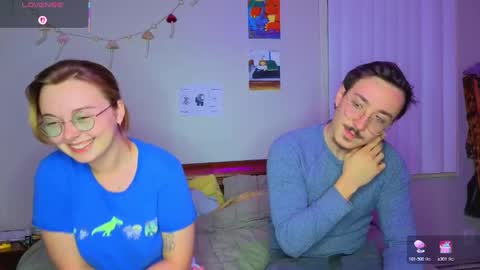 Snapshot of mamiclouds chatting on October 8, 3:15 am MamiCloudz online show from October 8, 3:15 am