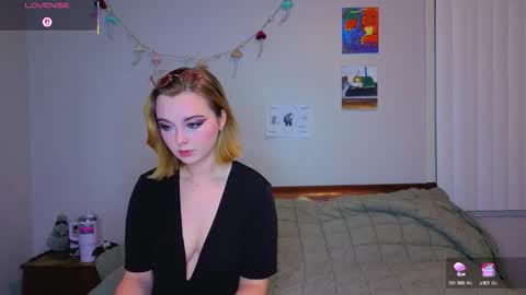 Snapshot of mamiclouds chatting on October 13, 12:32 am MamiCloudz online show from October 13, 12:32 am