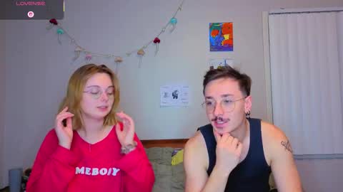 Snapshot of mamiclouds chatting on October 25, 12:40 am MamiCloudz online show from October 25, 12:40 am