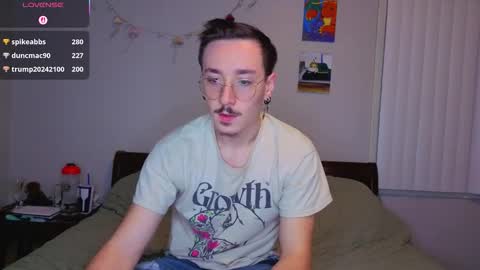 Snapshot of mamiclouds chatting on November 13, 1:37 am MamiCloudz online show from November 13, 1:37 am