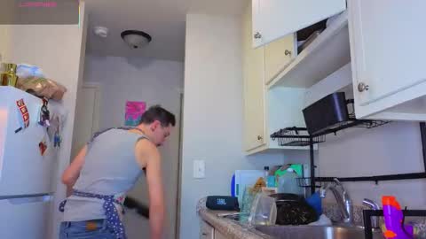 Snapshot of mamiclouds chatting on November 15, 8:27 pm MamiCloudz online show from November 15, 8:27 pm