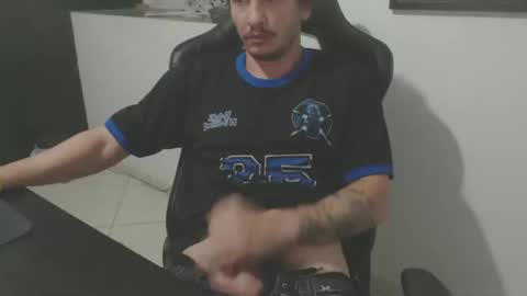 Snapshot of mamute23 chatting on January 7, 1:06 am BigBrazilianCock online show from January 7, 1:06 am