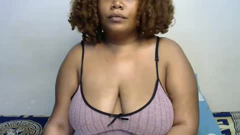 mamuuu_ online show from December 15, 8:40 am