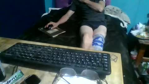 Snapshot of man_uel76 chatting on January 9, 7:33 am man_uel76 online show from January 9, 7:33 am