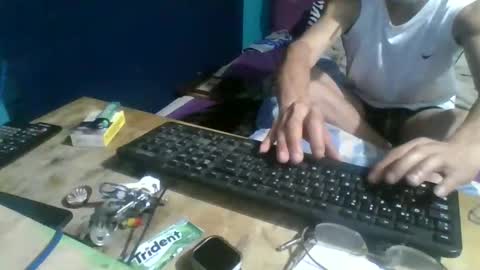 Snapshot of man_uel76 chatting on January 10, 9:44 am man_uel76 online show from January 10, 9:44 am