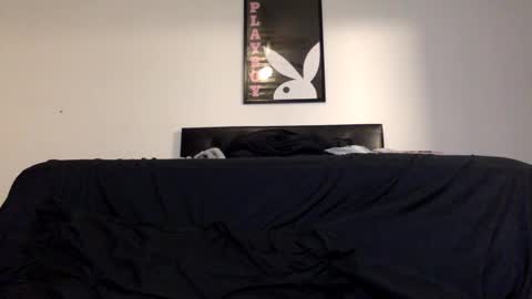 Snapshot of mandingoomann5 chatting on December 17, 2:23 am MandingooMann online show from December 17, 2:23 am