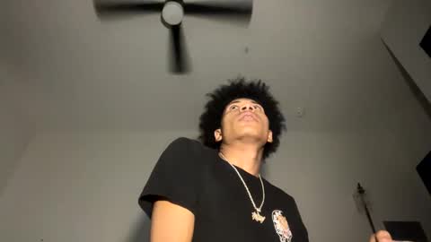 Snapshot of mandingoomann5 chatting on February 18, 4:04 am MandingooMann online show from February 18, 4:04 am