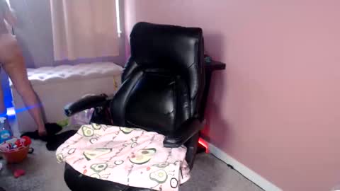 MandyBabyXXX online show from April 13, 1:00 am