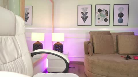 Mandy Collins online show from March 20, 11:37 am