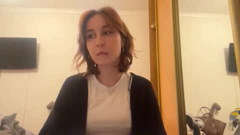 Mia online show from December 5, 1:09 pm