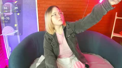 Snapshot of manic_pixie_ chatting on October 17, 10:29 am manic_pixie_ online show from October 17, 10:29 am