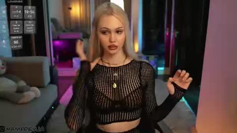Snapshot of manifreyja chatting on July 4, 10:16 pm Amelie online show from July 4, 10:16 pm