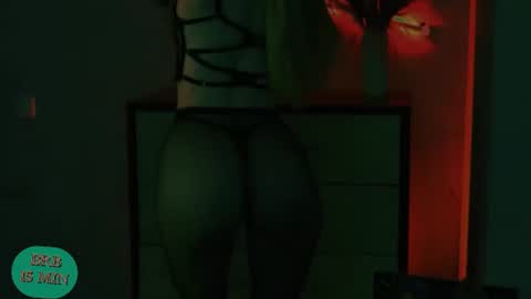 Snapshot of manifreyja chatting on July 18, 9:07 pm Amelie online show from July 18, 9:07 pm