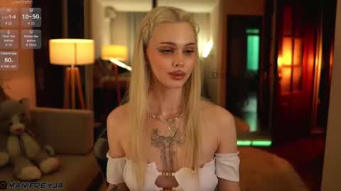 Snapshot of manifreyja chatting on July 26, 5:53 pm Amelie online show from July 26, 5:53 pm