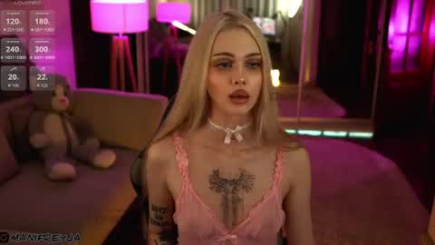 Snapshot of manifreyja chatting on July 28, 8:52 pm Amelie online show from July 28, 8:52 pm