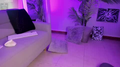 Manu Velez  online show from December 19, 2:13 pm
