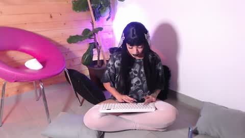 Manu Velez  online show from February 26, 1:21 am