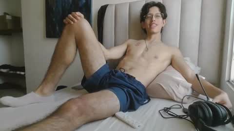 Manuel online show from May 9, 9:53 pm