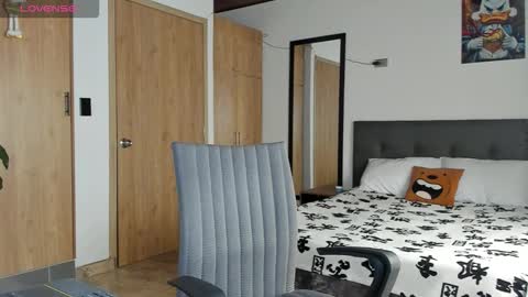 manucute 23  online show from December 13, 8:04 pm