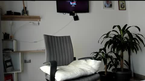 manucute 23  online show from February 19, 3:19 pm