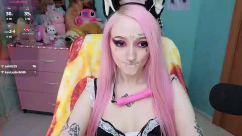 Manuela online show from December 14, 8:02 pm