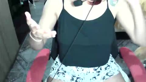 Snapshot of manuescarlate13 chatting on September 25, 5:33 am Manu Escarlate online show from September 25, 5:33 am