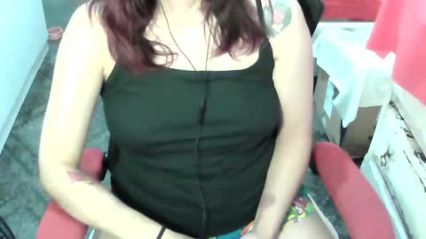 Snapshot of manuescarlate13 chatting on February 20, 5:04 am Manu Escarlate online show from February 20, 5:04 am