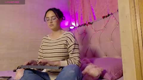 Snapshot of manumeow_ chatting on May 17, 12:08 am Manu online show from May 17, 12:08 am