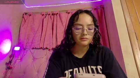 Snapshot of manumeow_ chatting on May 22, 12:18 am Manu online show from May 22, 12:18 am
