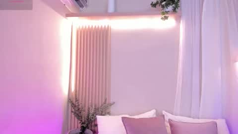 Mara  online show from December 15, 1:10 am