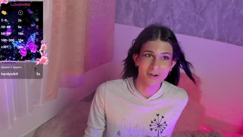 Snapshot of mara_friendboy chatting on December 12, 11:36 pm Mara online show from December 12, 11:36 pm