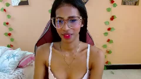 Snapshot of mara_summer chatting on April 24, 1:24 pm Mara 3 online show from April 24, 1:24 pm