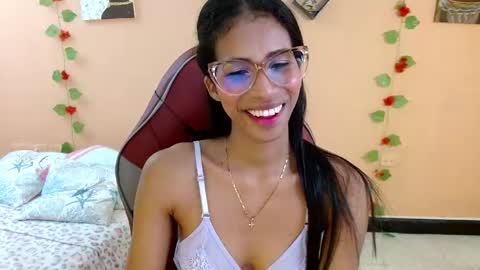 Snapshot of mara_summer chatting on May 4, 1:07 pm Mara 3 online show from May 4, 1:07 pm