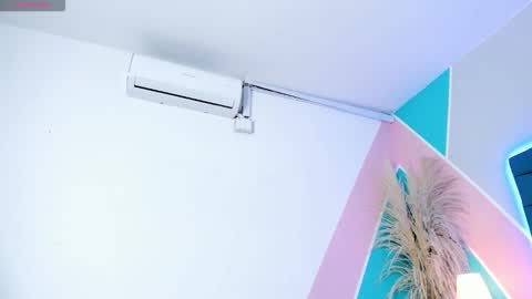 mara_winters_ online show from December 21, 12:01 pm