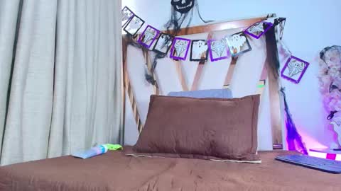 maraa_x online show from October 14, 8:20 pm