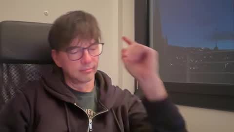 Snapshot of maracatu76 chatting on December 18, 4:13 pm Maracatu online show from December 18, 4:13 pm