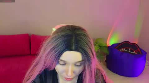 Snapshot of maralee_e chatting on December 15, 7:01 am MaraLee e online show from December 15, 7:01 am