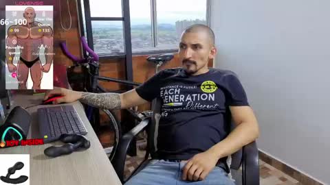 Snapshot of marckmuscle chatting on June 7, 10:57 pm Marck Independent model online show from June 7, 10:57 pm