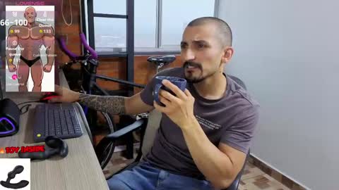 Snapshot of marckmuscle chatting on June 8, 10:43 pm Marck Independent model online show from June 8, 10:43 pm