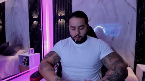 Snapshot of marcus_fit1 chatting on October 14, 1:17 am Marcus online show from October 14, 1:17 am