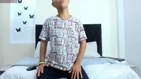 Snapshot of marcus_lux1 chatting on February 20, 2:50 pm marcus_lux1 online show from February 20, 2:50 pm