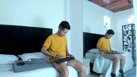 Snapshot of marcus_lux1 chatting on March 2, 12:01 pm marcus_lux1 online show from March 2, 12:01 pm