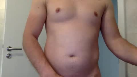 marcwholoves26 online show from April 12, 7:02 am