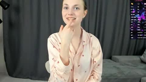 Mia online show from April 25, 7:44 pm