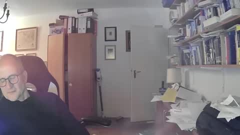 Snapshot of marginalie chatting on December 6, 8:29 pm marginalie online show from December 6, 8:29 pm